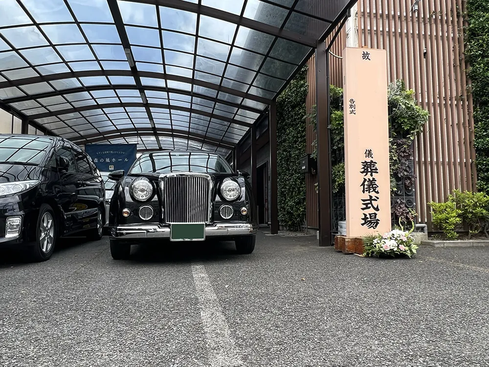 森の風ホールの霊柩車